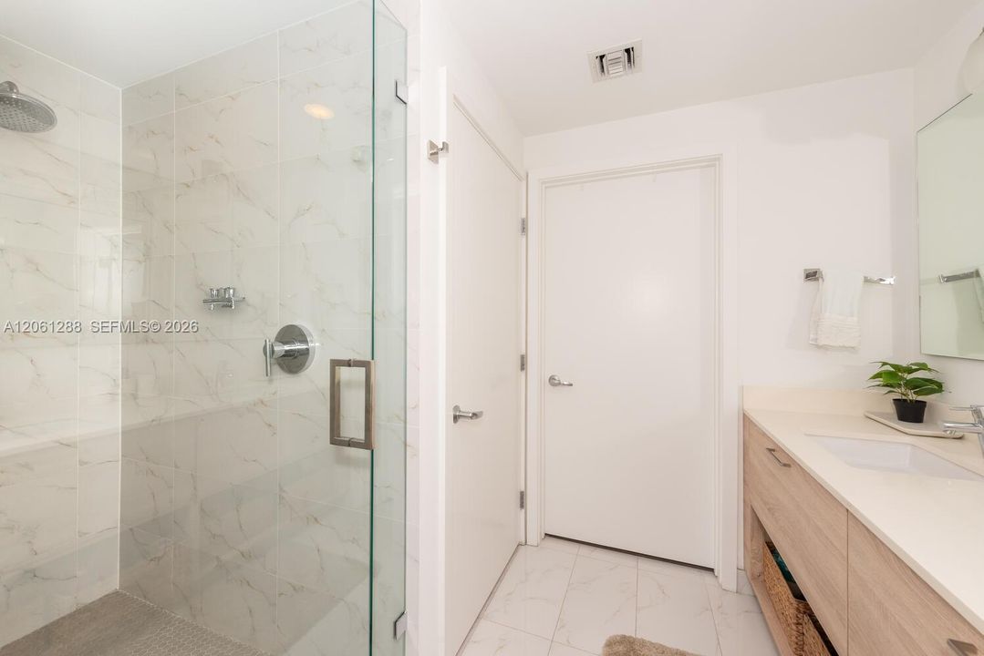 В аренду: $4,200 (2 спален, 2 ванн, 1122 Квадратных фут)
