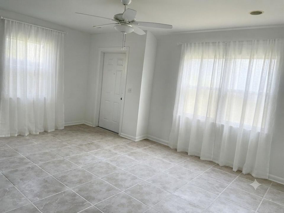 Living Rm Virtual Curtains