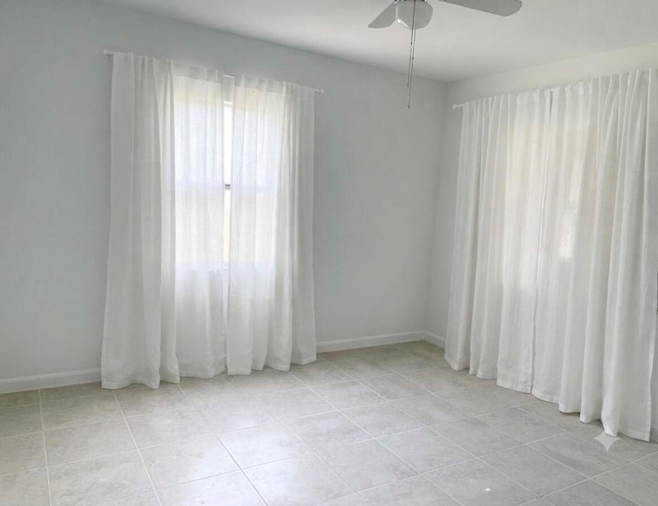 Bed 1 Virtual Curtains