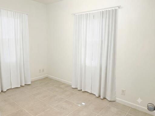 Bed 2 Virtual Curtains