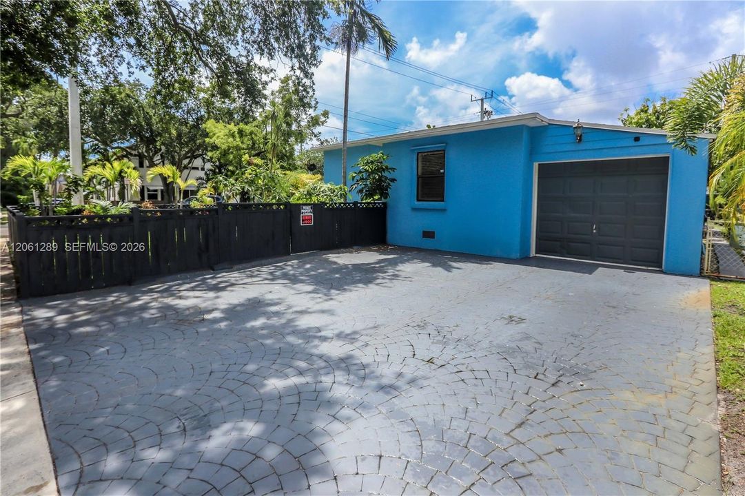 На продажу: $839,900 (4 спален, 3 ванн, 1727 Квадратных фут)