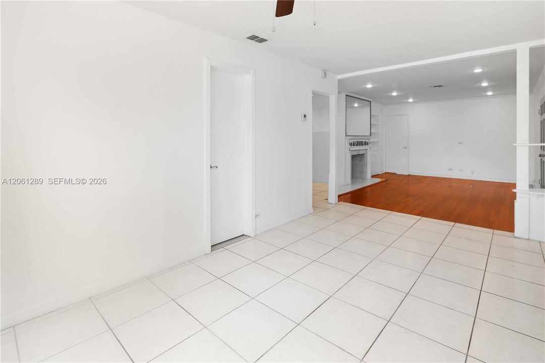 На продажу: $839,900 (4 спален, 3 ванн, 1727 Квадратных фут)