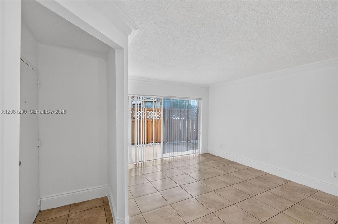 На продажу: $297,000 (2 спален, 2 ванн, 1060 Квадратных фут)