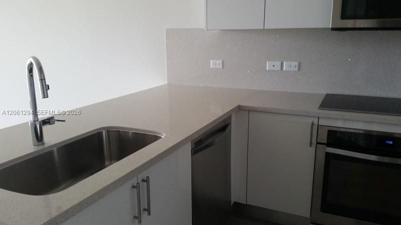 В аренду: $3,200 (1 спален, 1 ванн, 694 Квадратных фут)
