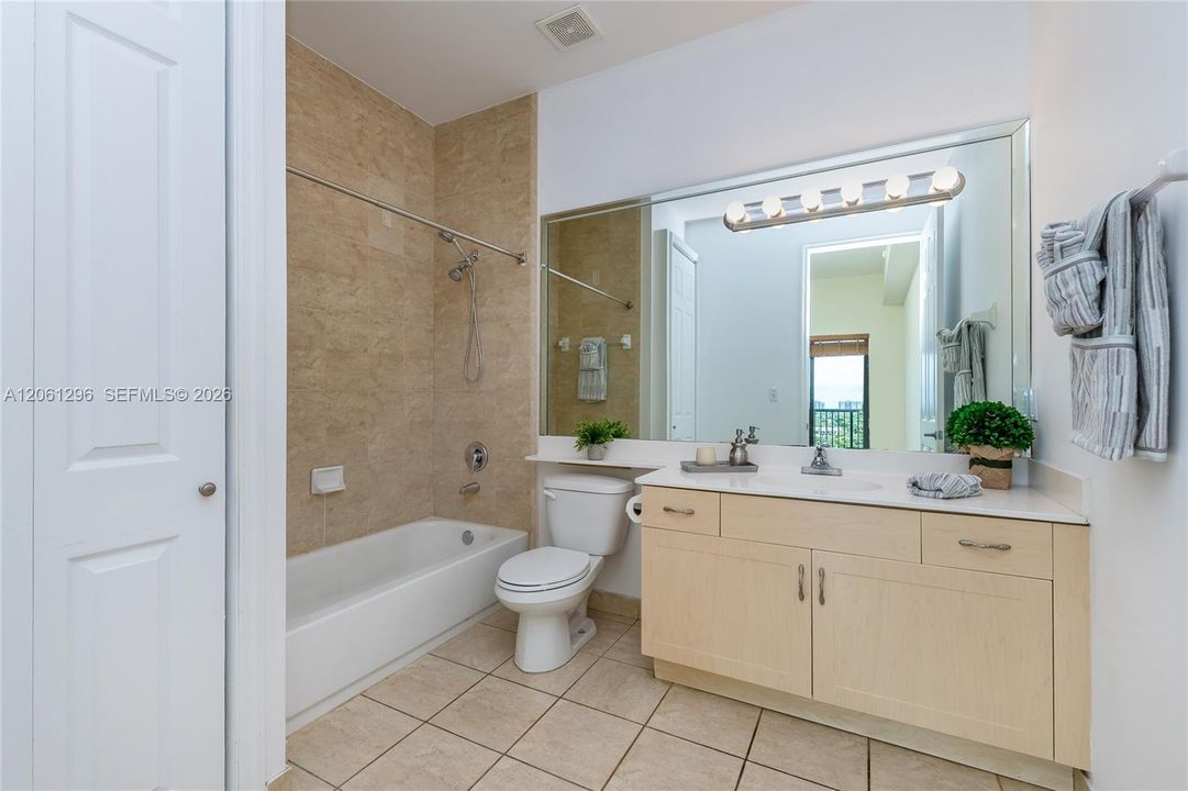 В аренду: $2,750 (2 спален, 2 ванн, 952 Квадратных фут)