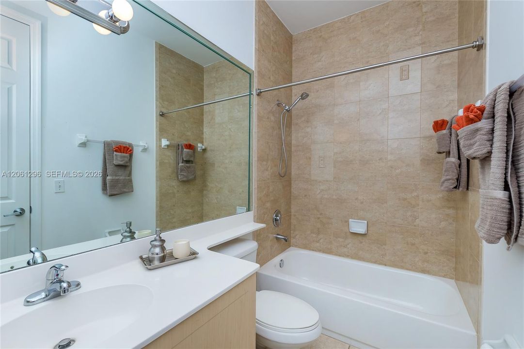 В аренду: $2,750 (2 спален, 2 ванн, 952 Квадратных фут)