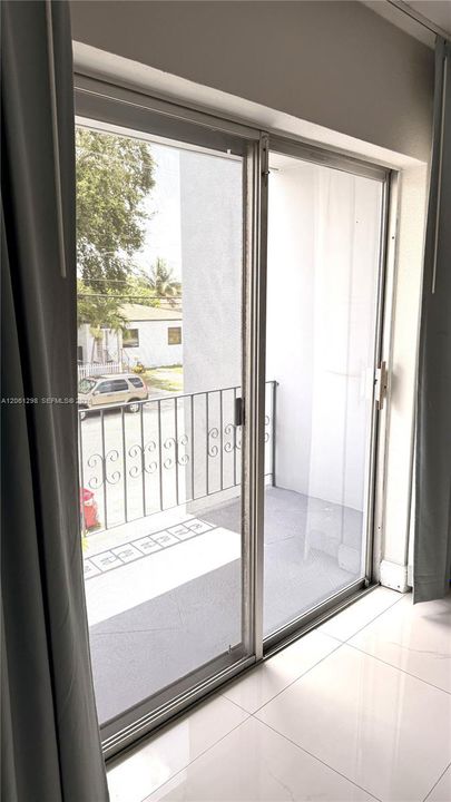 В аренду: $2,300 (2 спален, 1 ванн, 698 Квадратных фут)
