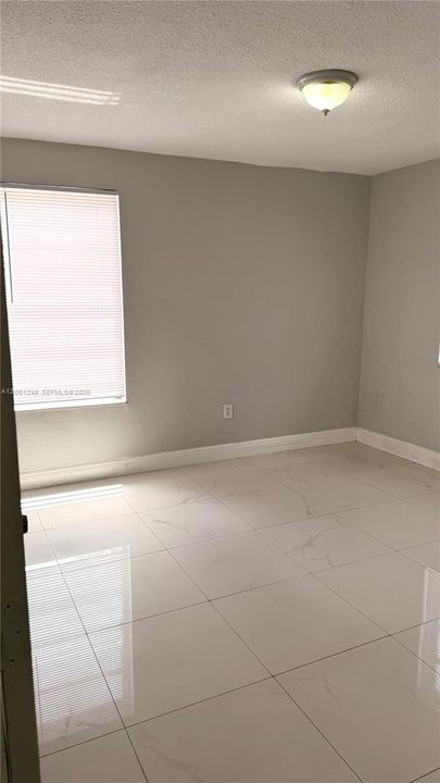 В аренду: $2,300 (2 спален, 1 ванн, 698 Квадратных фут)