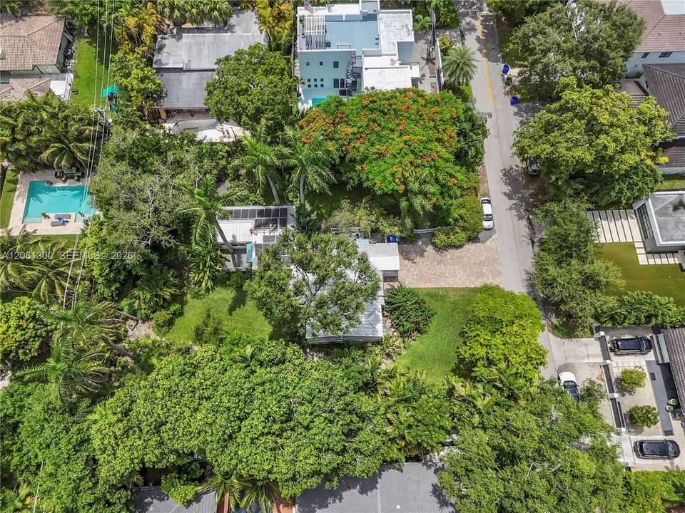 На продажу: $4,500,000 (3 спален, 2 ванн, 1810 Квадратных фут)