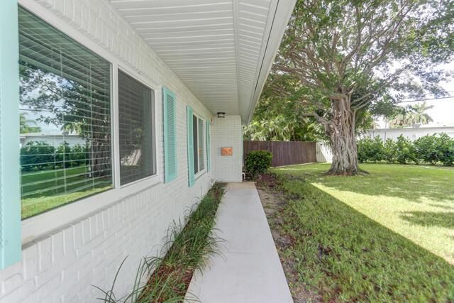 Front walkway 1133 7th St Lake Park,FL 3