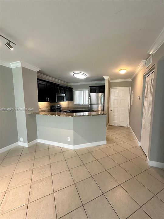 For Sale: $215,000 (2 beds, 2 baths, 832 Square Feet)