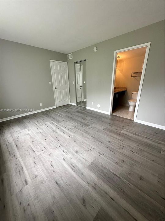 For Sale: $215,000 (2 beds, 2 baths, 832 Square Feet)