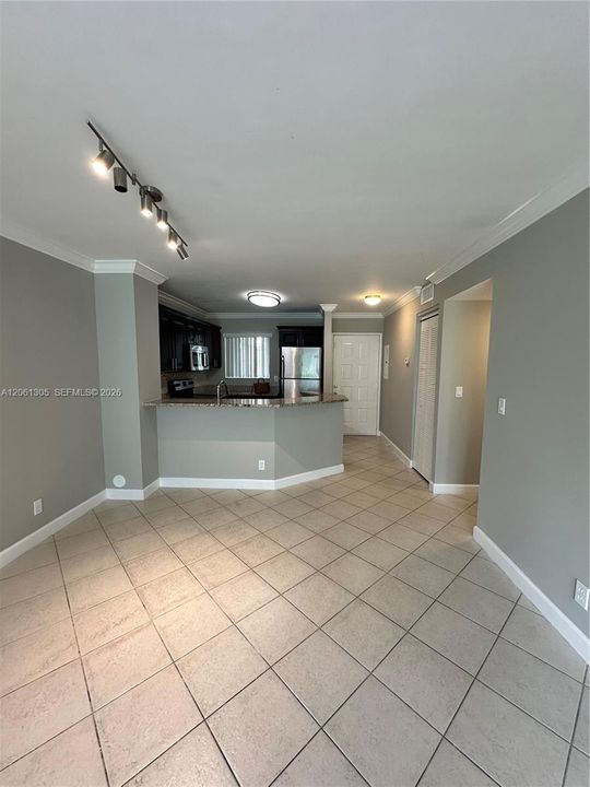 For Sale: $215,000 (2 beds, 2 baths, 832 Square Feet)