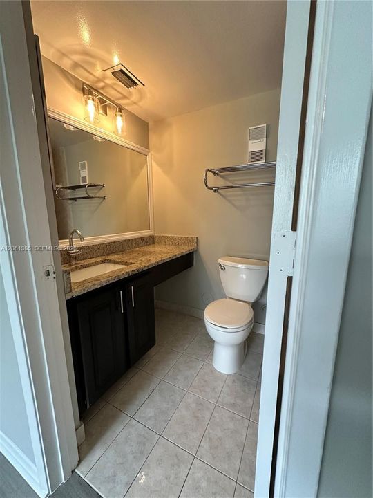 For Sale: $215,000 (2 beds, 2 baths, 832 Square Feet)