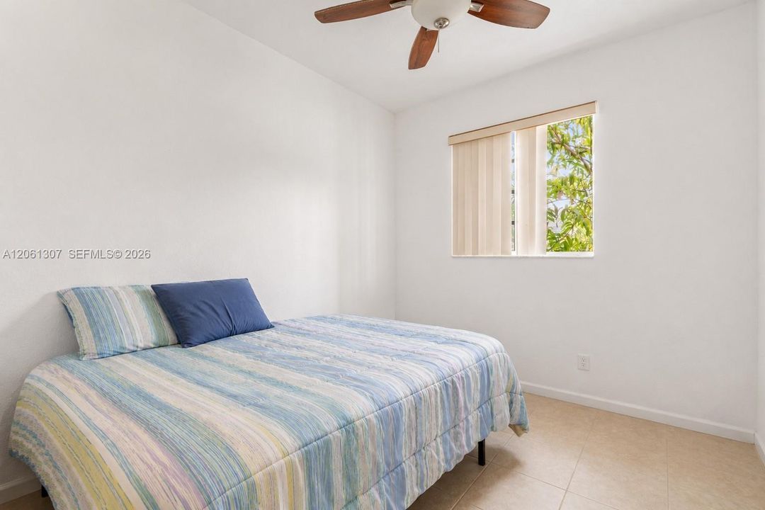 For Sale: $195,000 (3 beds, 2 baths, 1049 Square Feet)