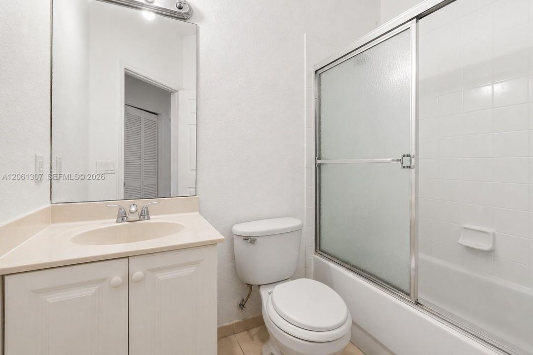 For Sale: $195,000 (3 beds, 2 baths, 1049 Square Feet)