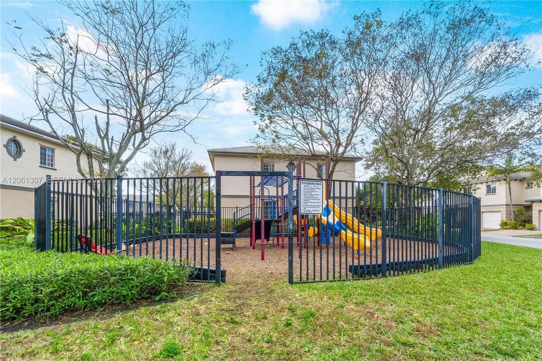 En Venta: $195,000 (3 camas, 2 baños, 1049 Pies cuadrados)