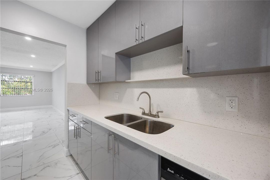 В аренду: $2,350 (2 спален, 1 ванн, 950 Квадратных фут)