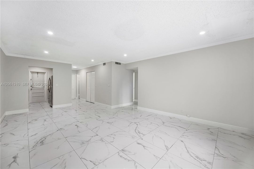 В аренду: $2,350 (2 спален, 1 ванн, 950 Квадратных фут)