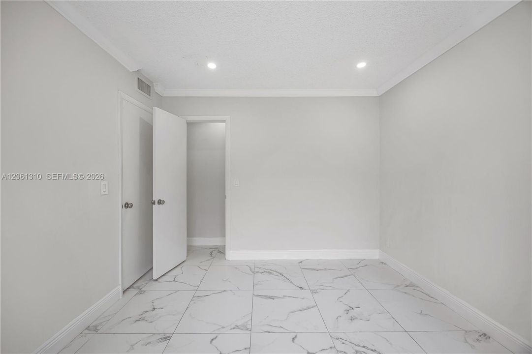 В аренду: $2,350 (2 спален, 1 ванн, 950 Квадратных фут)