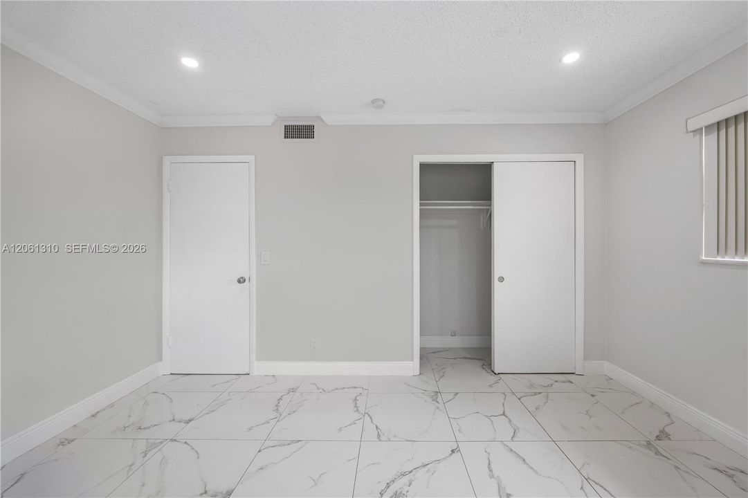 В аренду: $2,350 (2 спален, 1 ванн, 950 Квадратных фут)