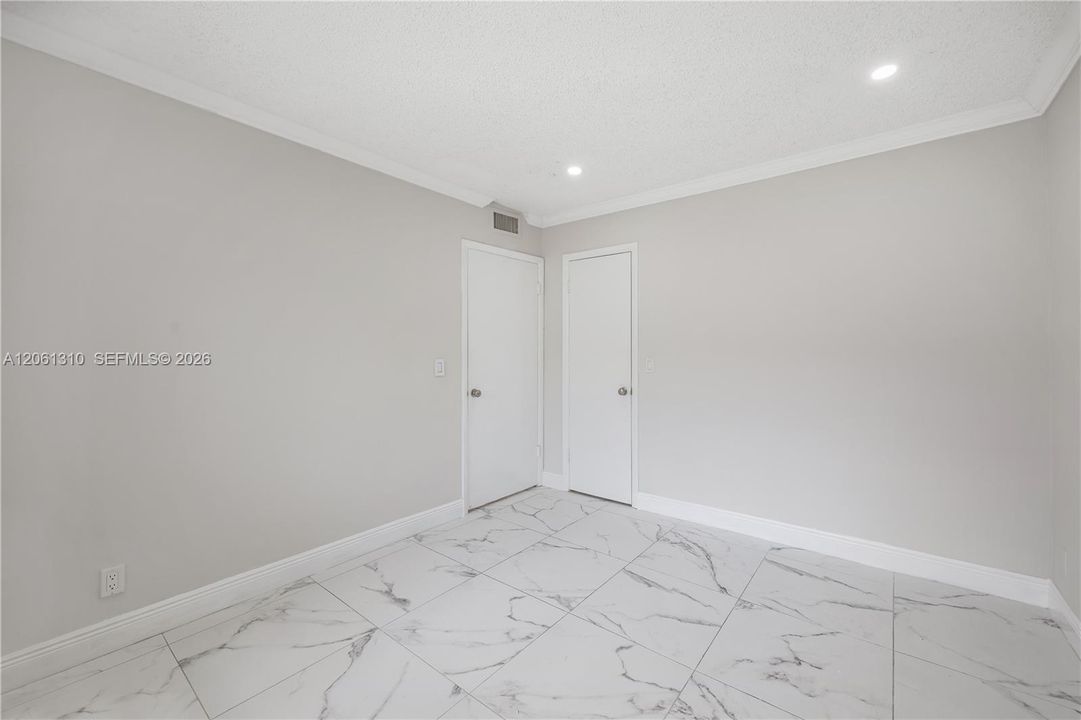 В аренду: $2,350 (2 спален, 1 ванн, 950 Квадратных фут)
