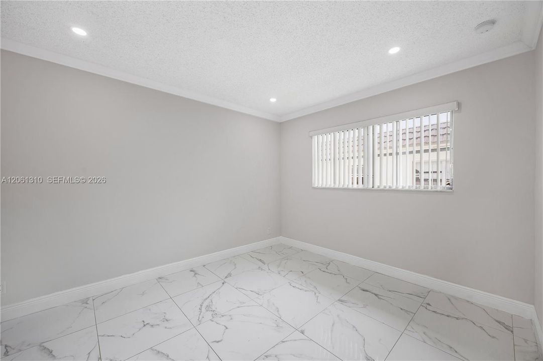 В аренду: $2,350 (2 спален, 1 ванн, 950 Квадратных фут)