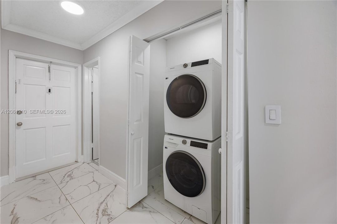 В аренду: $2,350 (2 спален, 1 ванн, 950 Квадратных фут)