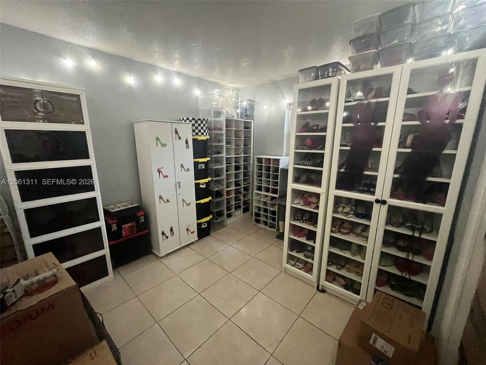 На продажу: $385,000 (3 спален, 2 ванн, 1208 Квадратных фут)