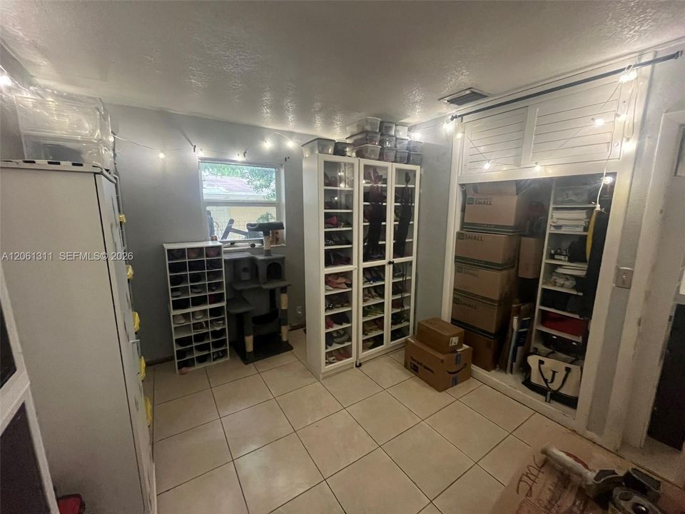 На продажу: $385,000 (3 спален, 2 ванн, 1208 Квадратных фут)