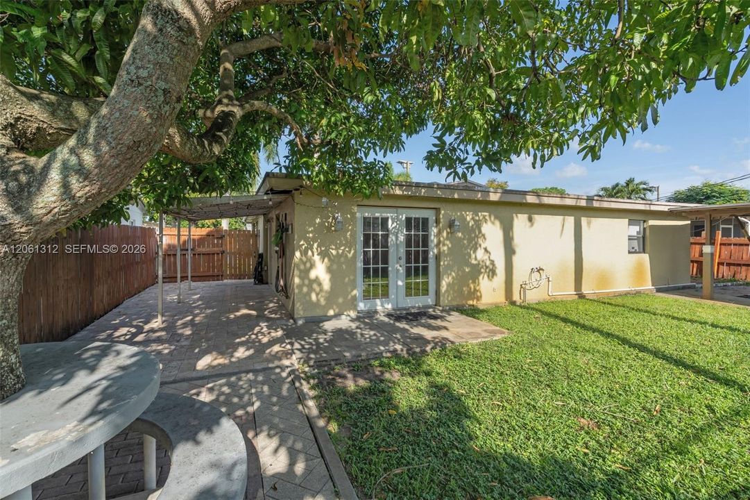 En Venta: $480,000 (3 camas, 2 baños, 1371 Pies cuadrados)