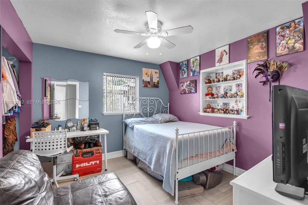 En Venta: $480,000 (3 camas, 2 baños, 1371 Pies cuadrados)