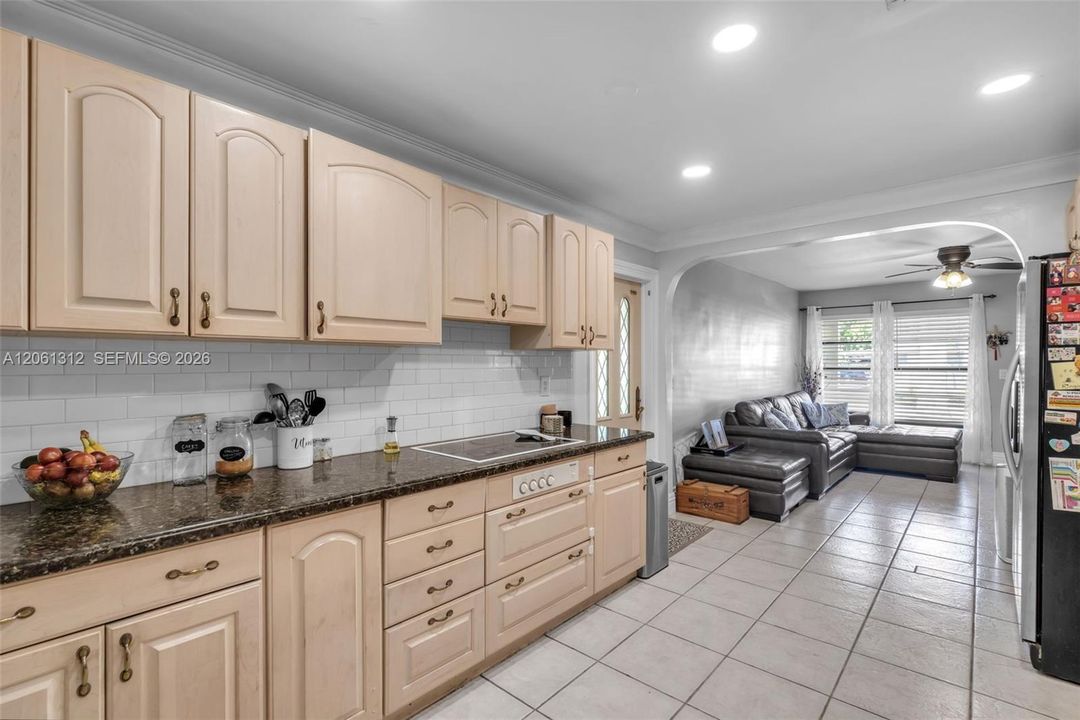 En Venta: $480,000 (3 camas, 2 baños, 1371 Pies cuadrados)