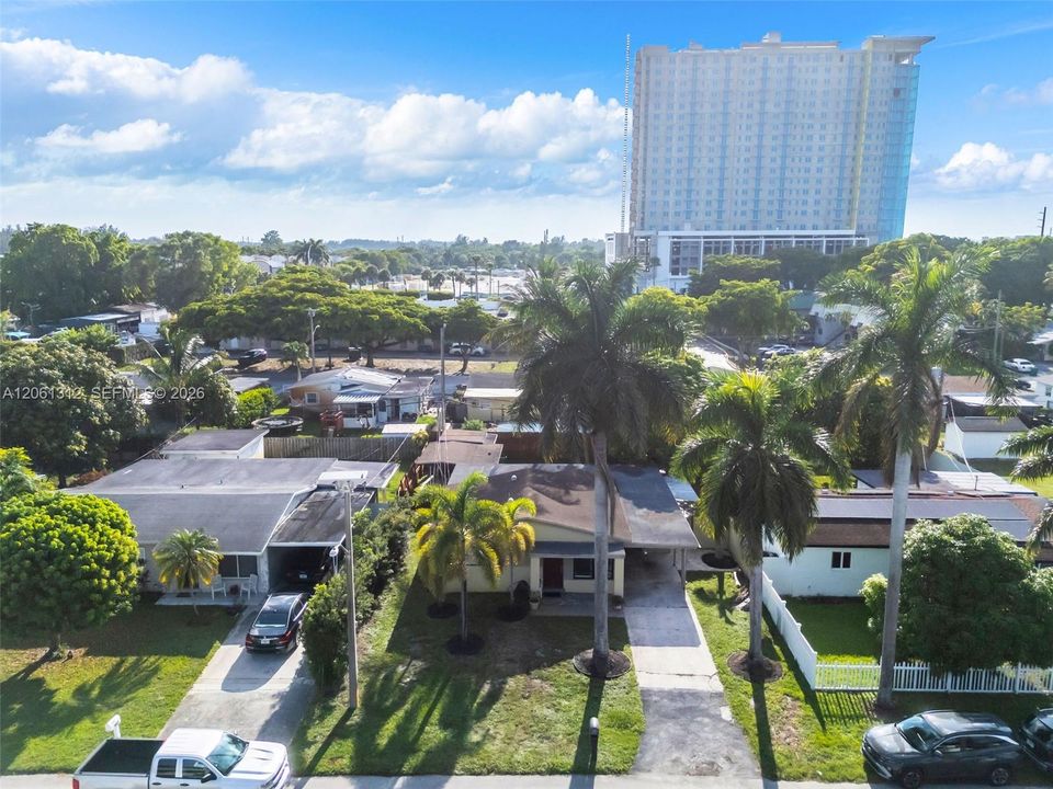 En Venta: $480,000 (3 camas, 2 baños, 1371 Pies cuadrados)