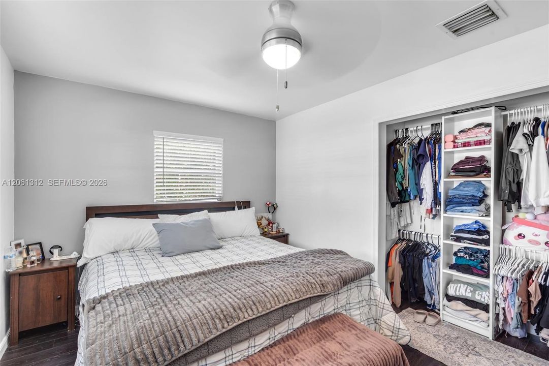 En Venta: $480,000 (3 camas, 2 baños, 1371 Pies cuadrados)