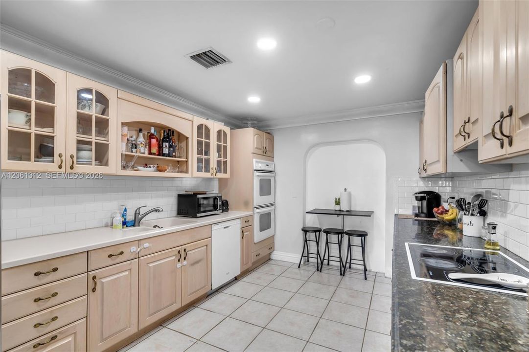 En Venta: $480,000 (3 camas, 2 baños, 1371 Pies cuadrados)
