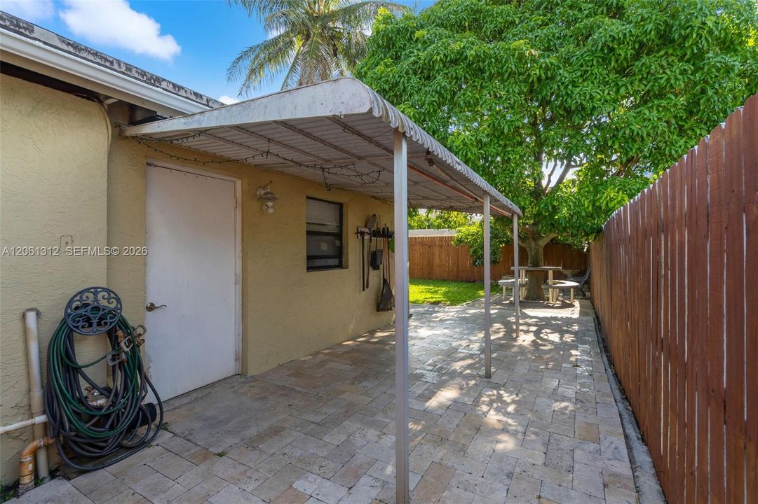 En Venta: $480,000 (3 camas, 2 baños, 1371 Pies cuadrados)
