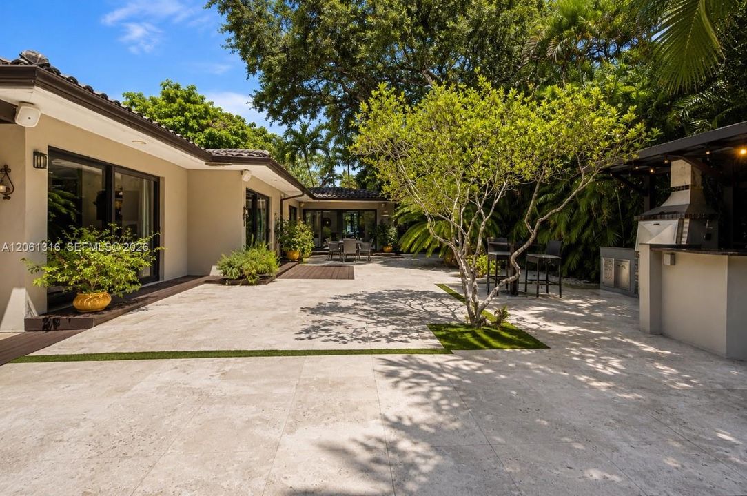 Recientemente alquilado: $25,000 (4 camas, 3 baños, 2837 Pies cuadrados)