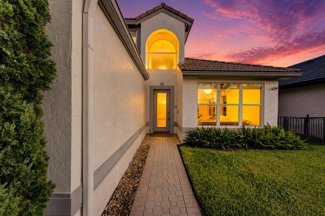 Twilight Entry Walk8