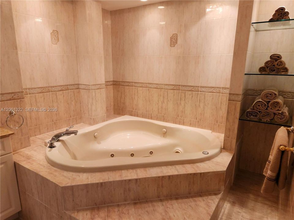 For Rent: $4,500 (2 beds, 2 baths, 1248 Square Feet)