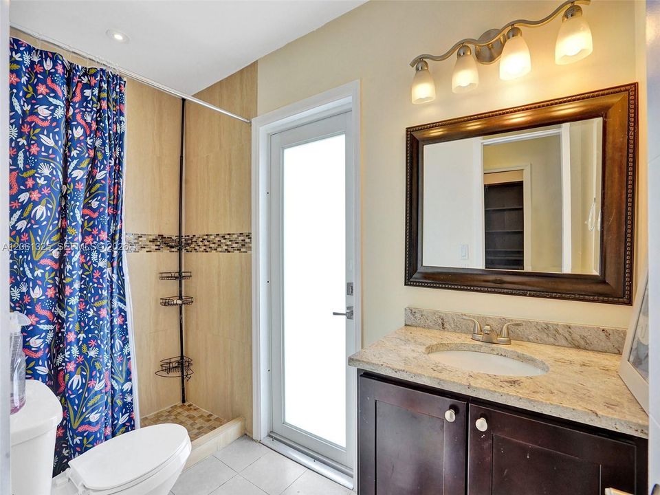 Active With Contract: $3,400 (3 beds, 2 baths, 1611 Square Feet)