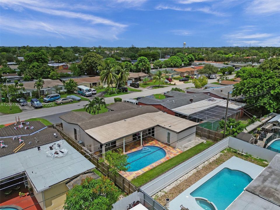 Active With Contract: $3,400 (3 beds, 2 baths, 1611 Square Feet)