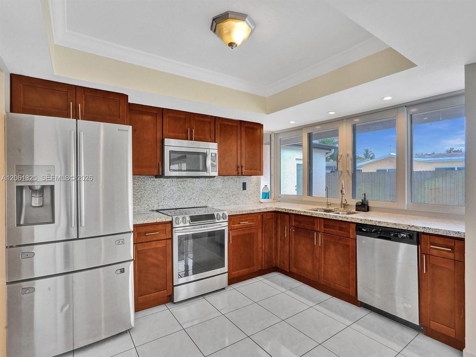 Active With Contract: $3,400 (3 beds, 2 baths, 1611 Square Feet)