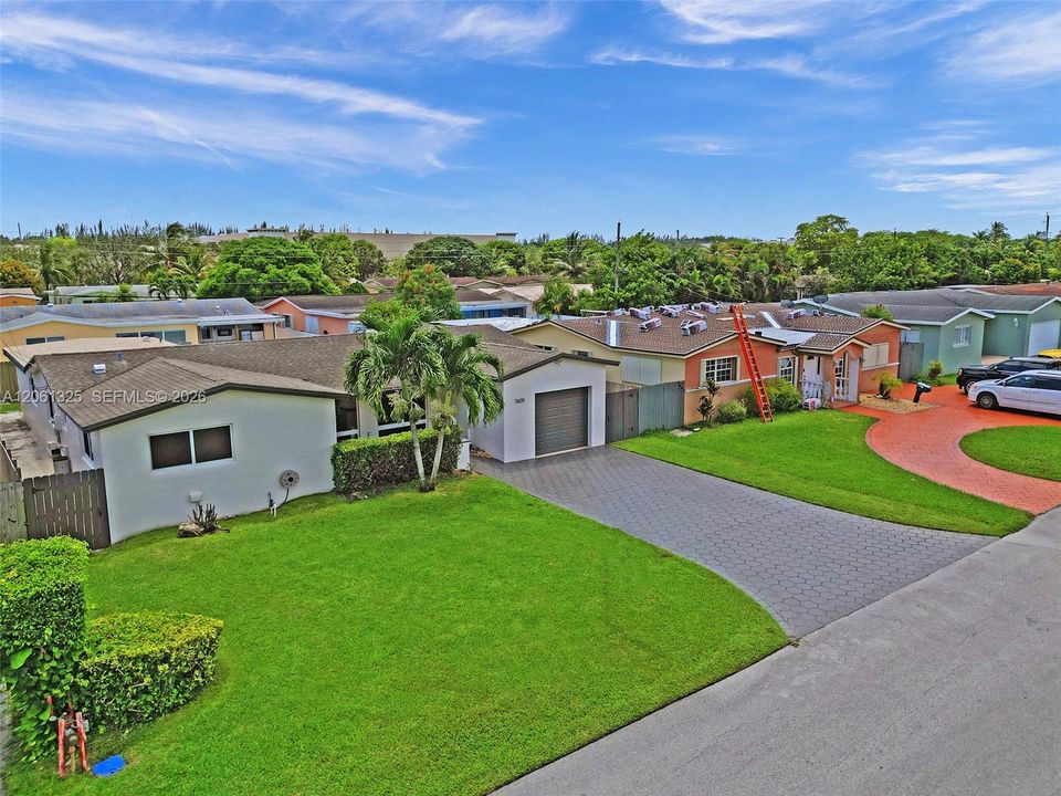 Active With Contract: $3,400 (3 beds, 2 baths, 1611 Square Feet)