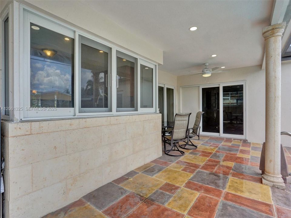 Active With Contract: $3,400 (3 beds, 2 baths, 1611 Square Feet)