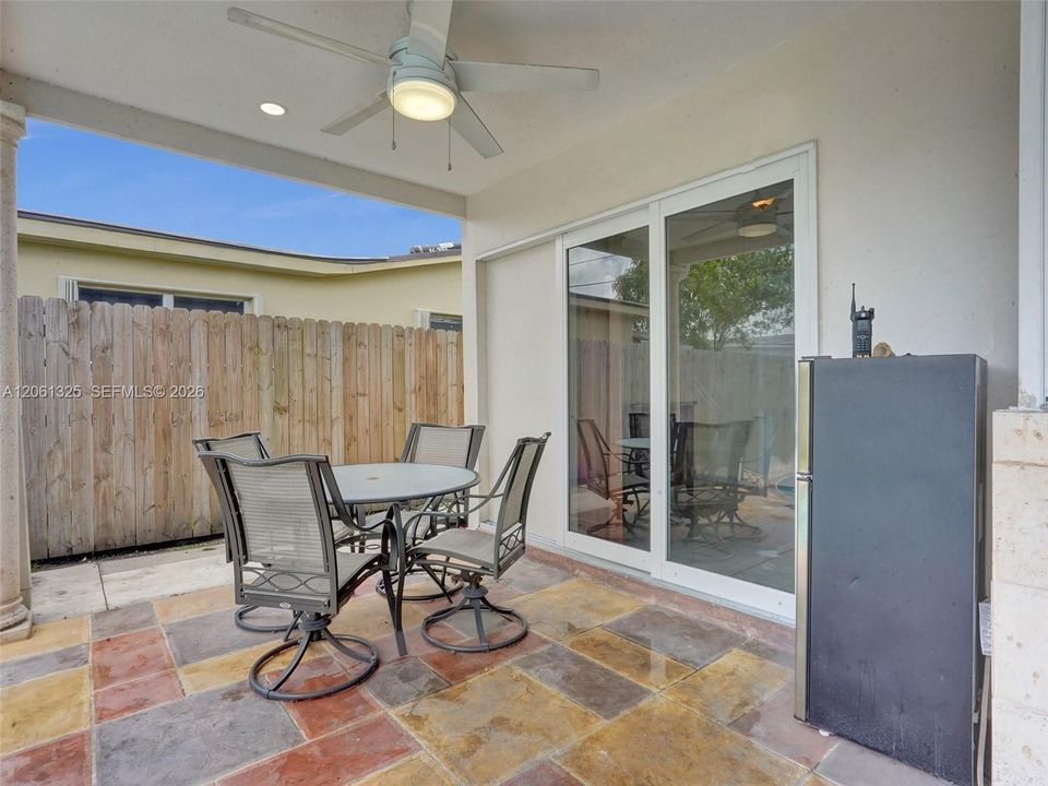 Active With Contract: $3,400 (3 beds, 2 baths, 1611 Square Feet)