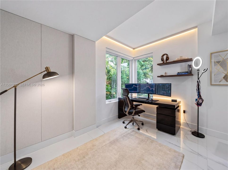 En Venta: $799,000 (2 camas, 2 baños, 965 Pies cuadrados)