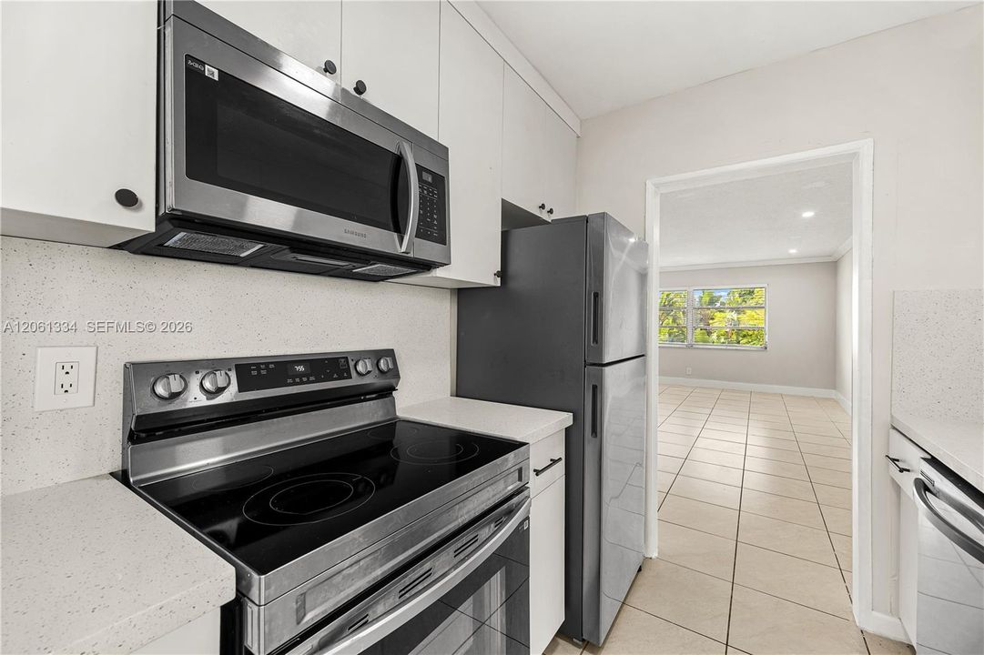 В аренду: $2,250 (2 спален, 1 ванн, 950 Квадратных фут)