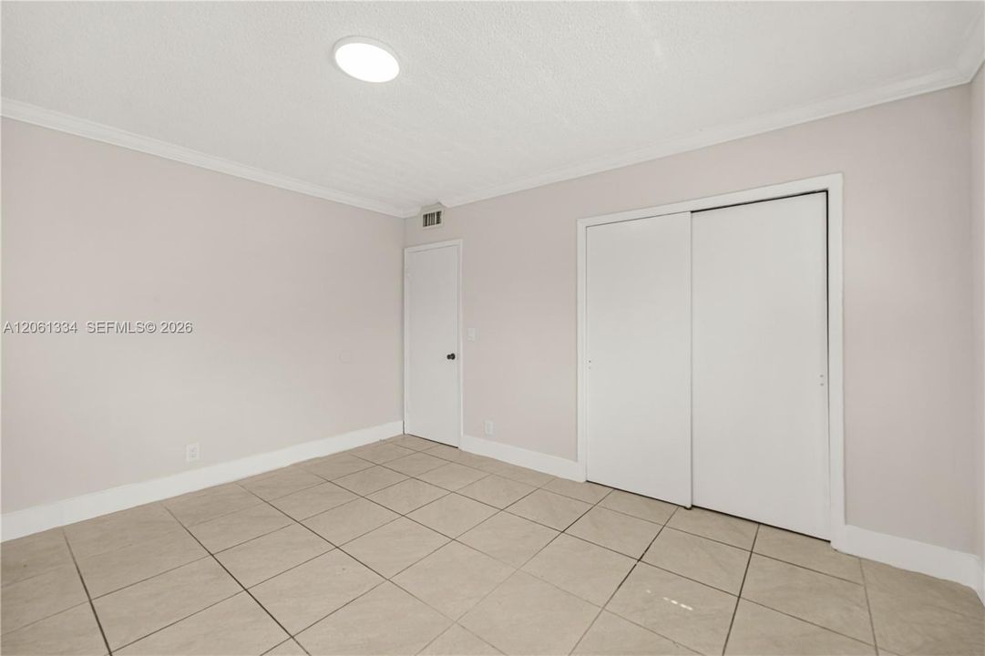 В аренду: $2,250 (2 спален, 1 ванн, 950 Квадратных фут)