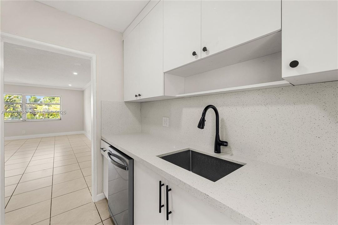 В аренду: $2,250 (2 спален, 1 ванн, 950 Квадратных фут)